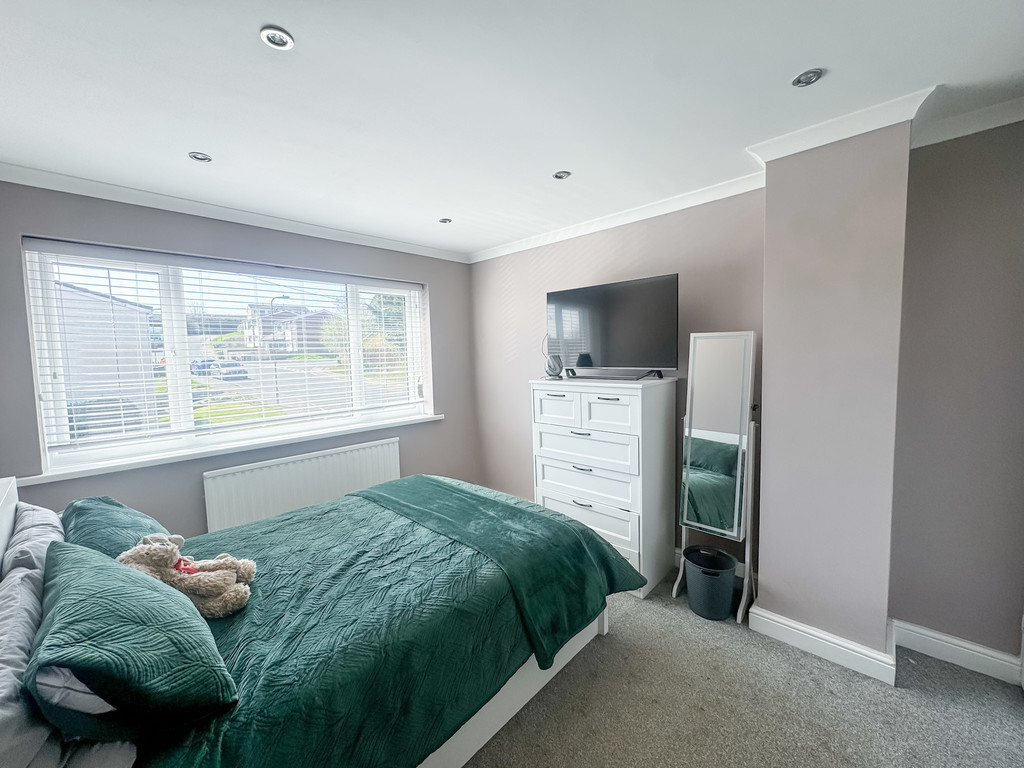 3 bed semi-detached house for sale in Birch Crescent, Cefn Hengoed  - Property Image 7