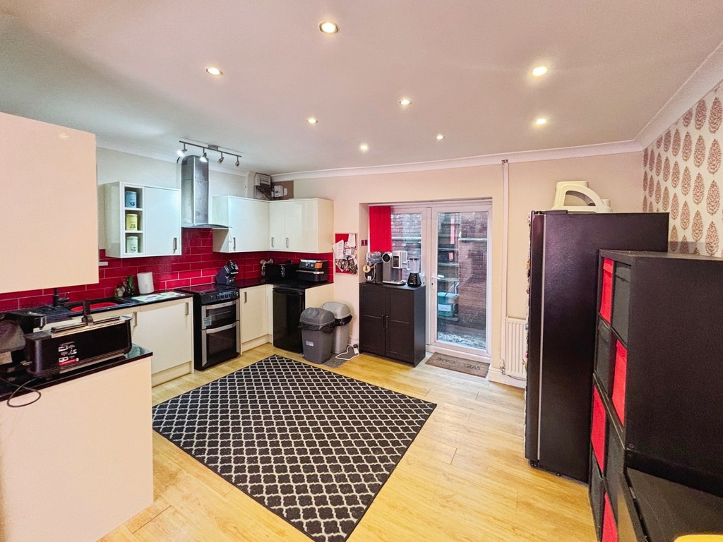 2 bed terraced house for sale in North Road, Newbridge  - Property Image 6