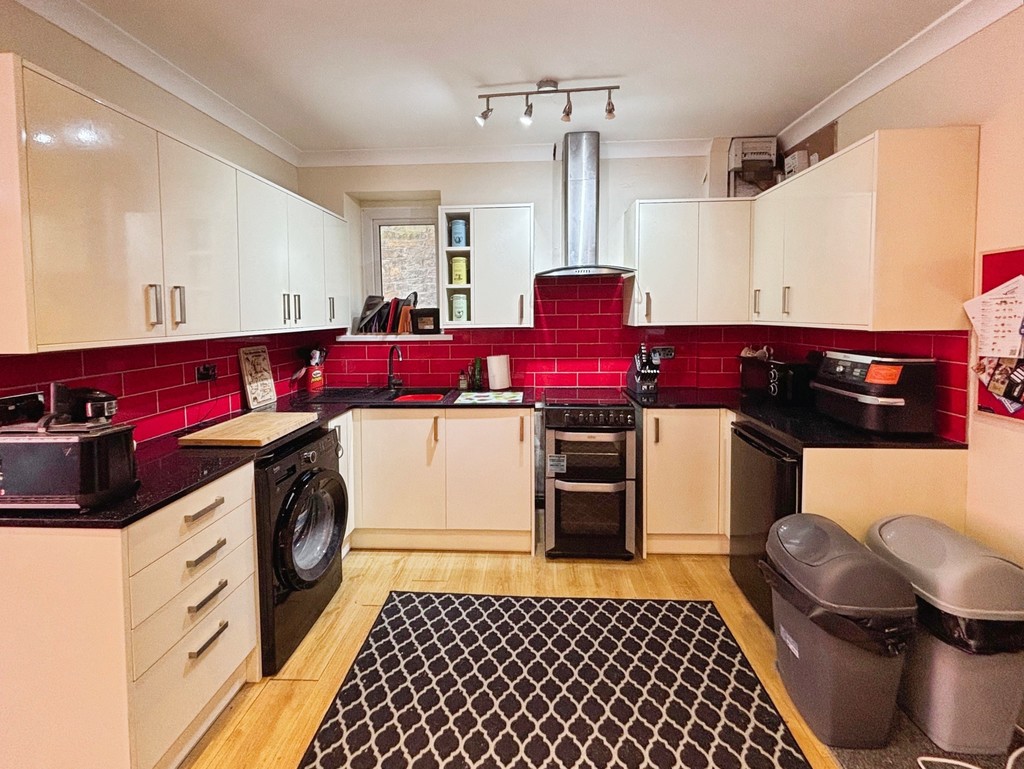 2 bed terraced house for sale in North Road, Newbridge  - Property Image 4
