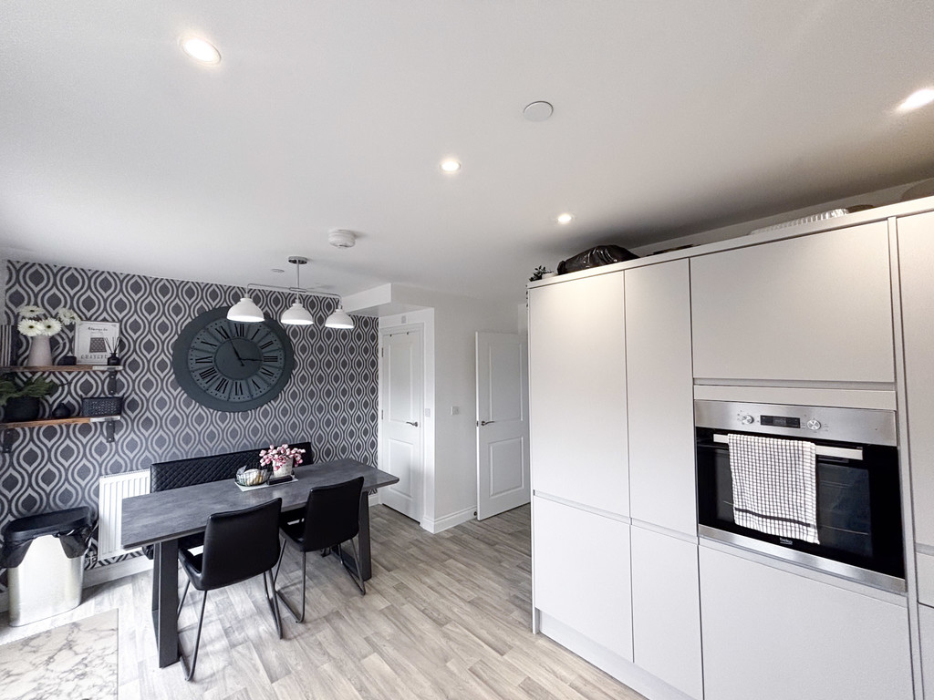 3 bed semi-detached house for sale in Bryngolwg, Crumlin  - Property Image 6