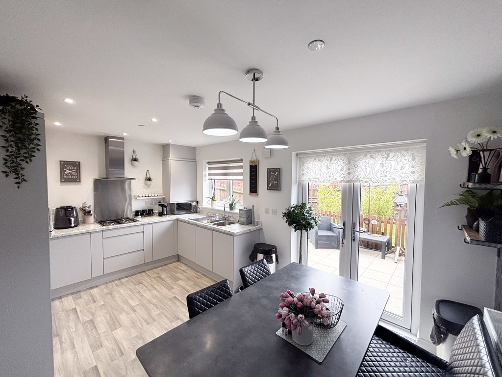 3 bed semi-detached house for sale in Bryngolwg, Crumlin  - Property Image 5