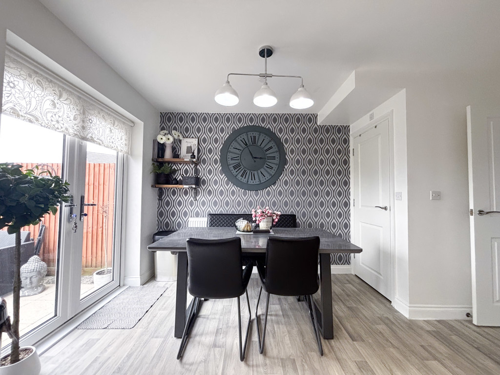 3 bed semi-detached house for sale in Bryngolwg, Crumlin  - Property Image 7