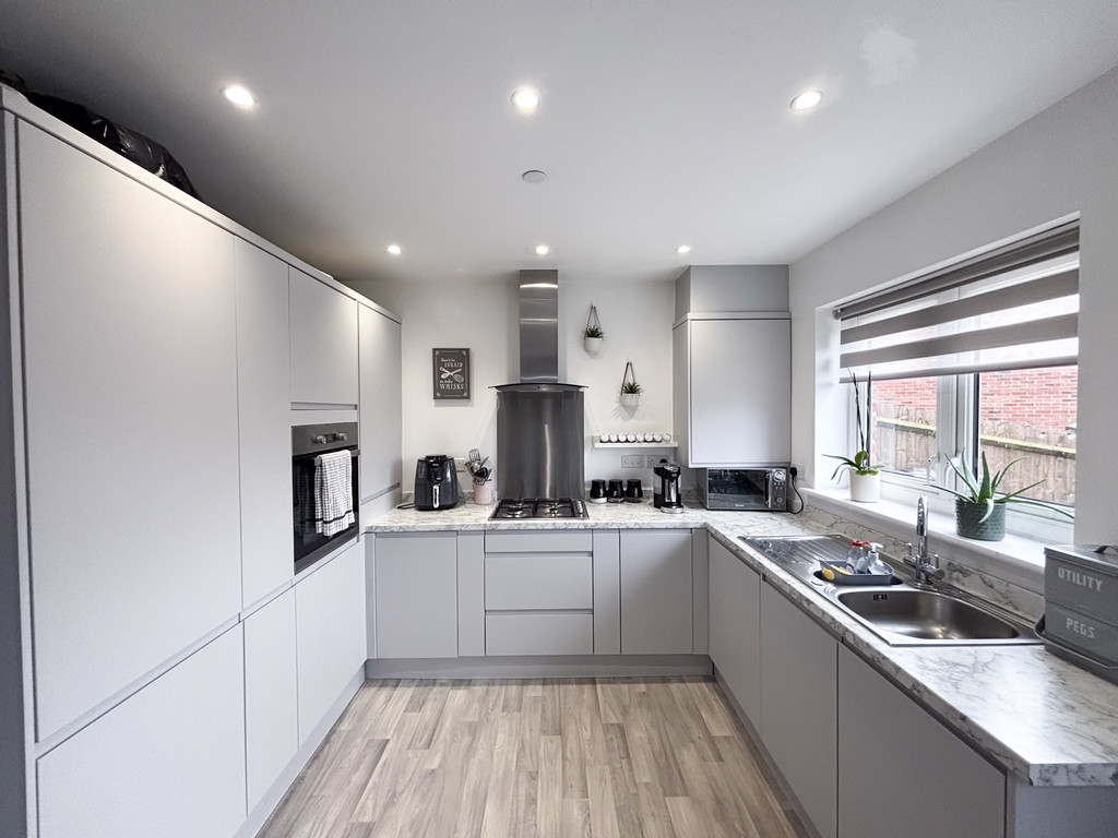 3 bed semi-detached house for sale in Bryngolwg, Crumlin  - Property Image 4