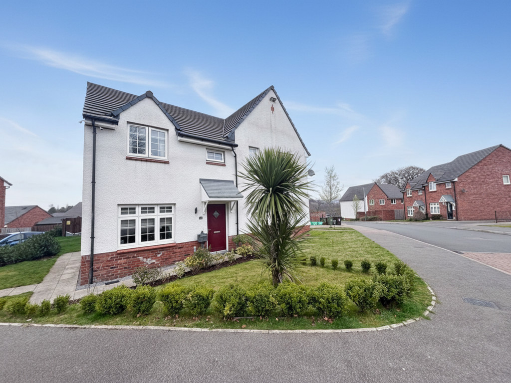 3 bed semi-detached house for sale in Bryngolwg, Crumlin