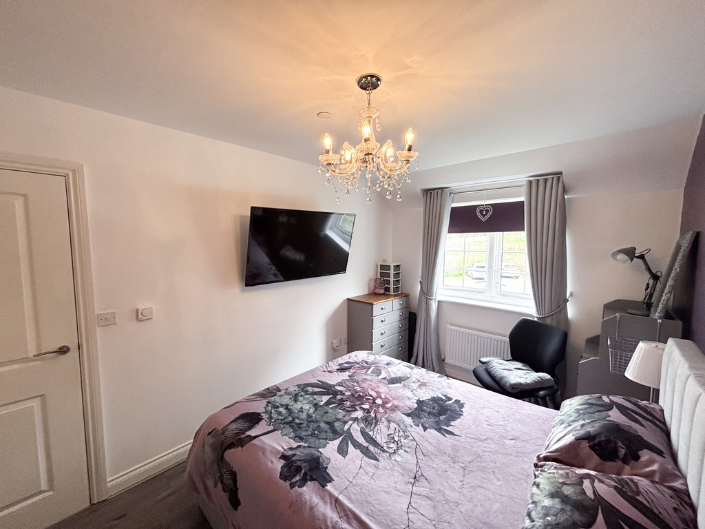 3 bed semi-detached house for sale in Bryngolwg, Crumlin  - Property Image 12