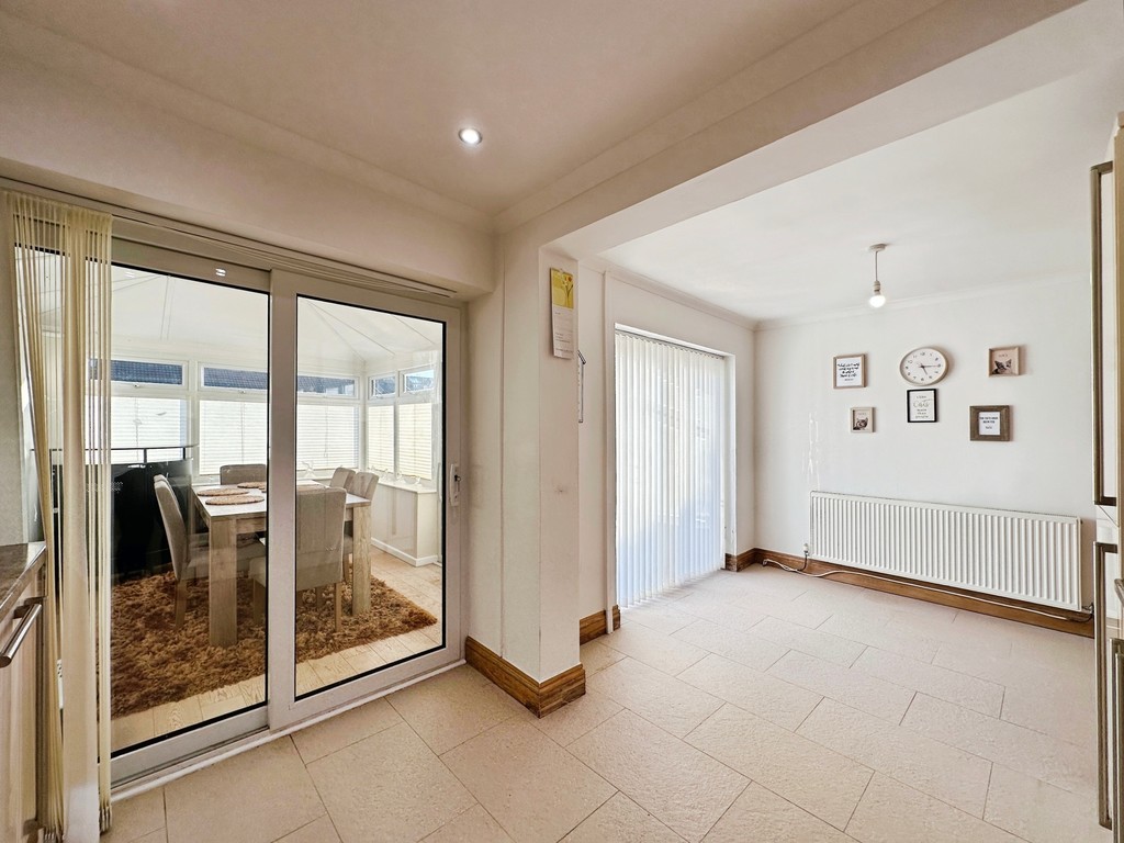 3 bed semi-detached house for sale in The Spinney, Pontllanfraith  - Property Image 7