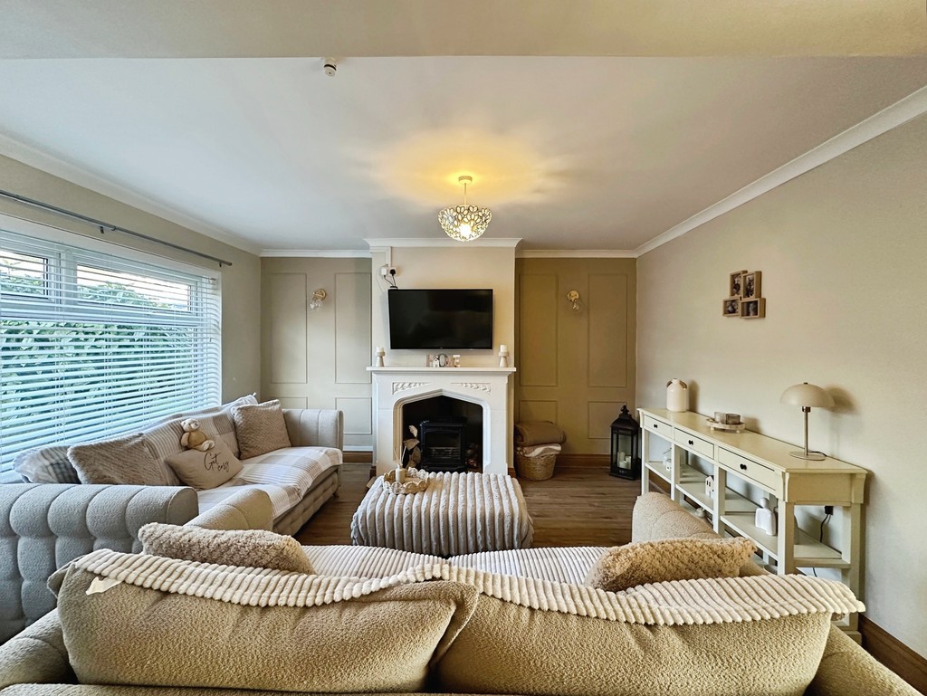 3 bed semi-detached house for sale in The Spinney, Pontllanfraith  - Property Image 3