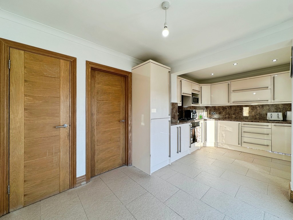 3 bed semi-detached house for sale in The Spinney, Pontllanfraith  - Property Image 5