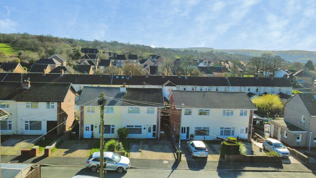 3 bed semi-detached house for sale in The Spinney, Pontllanfraith  - Property Image 2