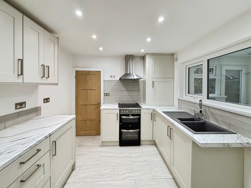 3 bed terraced house for sale in Usk Road, Bargoed  - Property Image 3