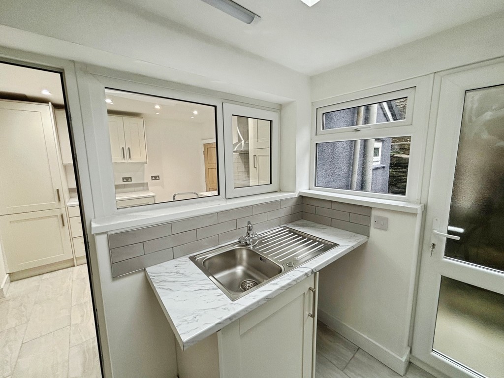 3 bed terraced house for sale in Usk Road, Bargoed  - Property Image 10