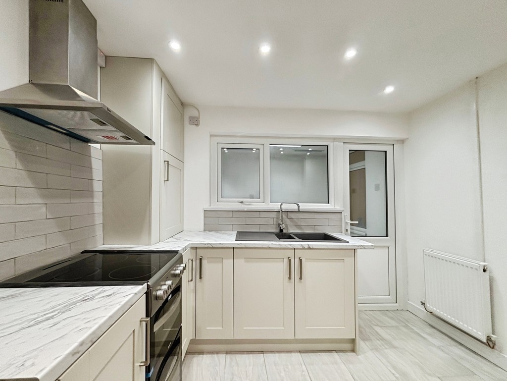 3 bed terraced house for sale in Usk Road, Bargoed  - Property Image 9
