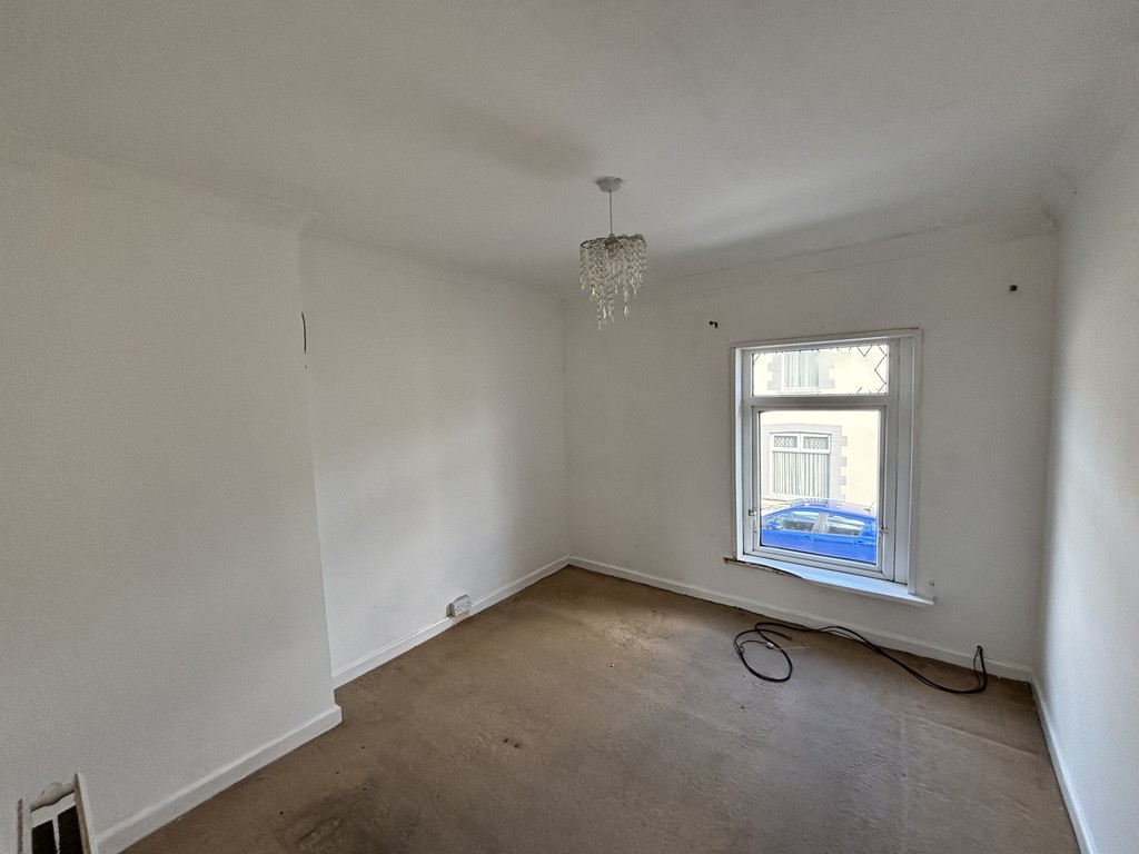 4 bed terraced house for sale in Francis Street, Fleur De Lis  - Property Image 10