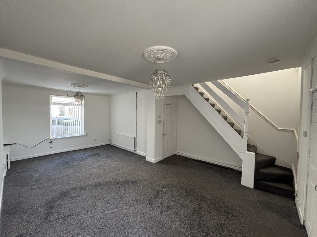 4 bed terraced house for sale in Francis Street, Fleur De Lis  - Property Image 2