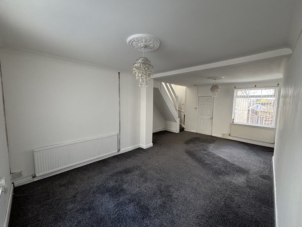 4 bed terraced house for sale in Francis Street, Fleur De Lis  - Property Image 5