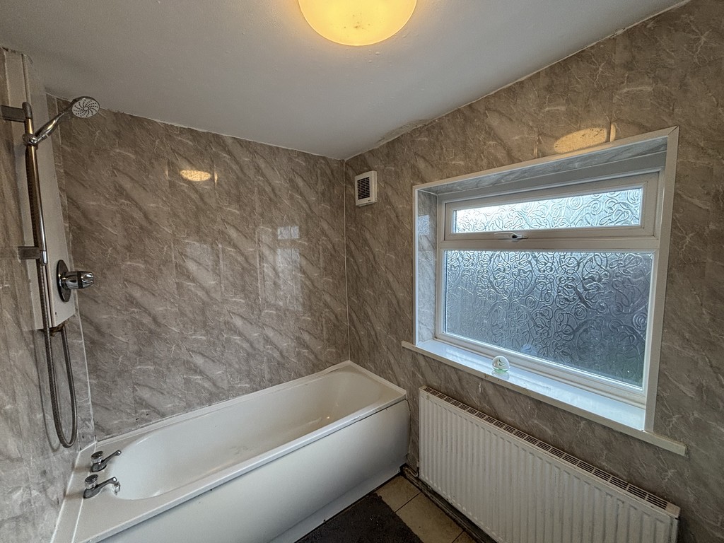 4 bed terraced house for sale in Francis Street, Fleur De Lis  - Property Image 8