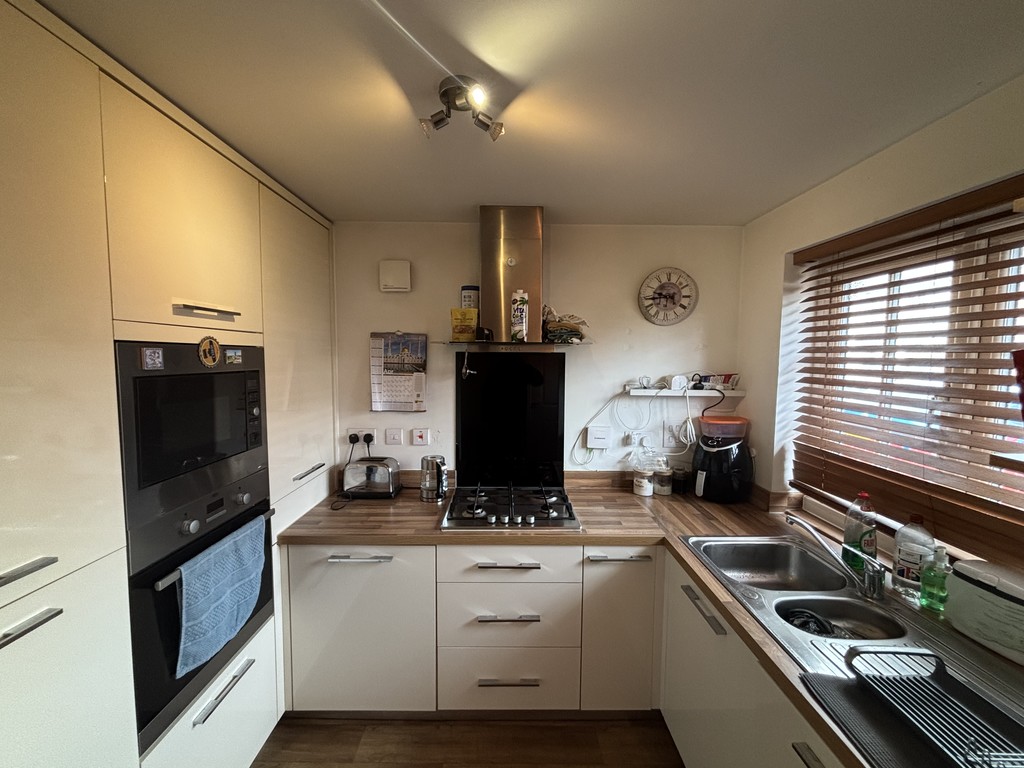 2 bed terraced house for sale in Harrier Avenue, Penallta, Hengoed  - Property Image 3