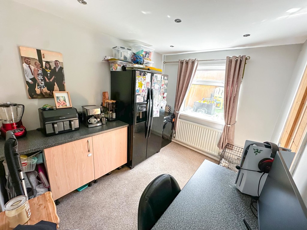 3 bed semi-detached house for sale in Rhosili Road, Cefn Hengoed  - Property Image 7