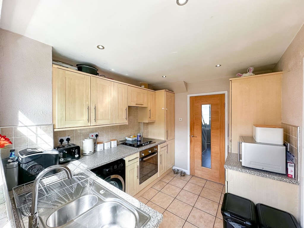 3 bed semi-detached house for sale in Rhosili Road, Cefn Hengoed  - Property Image 5