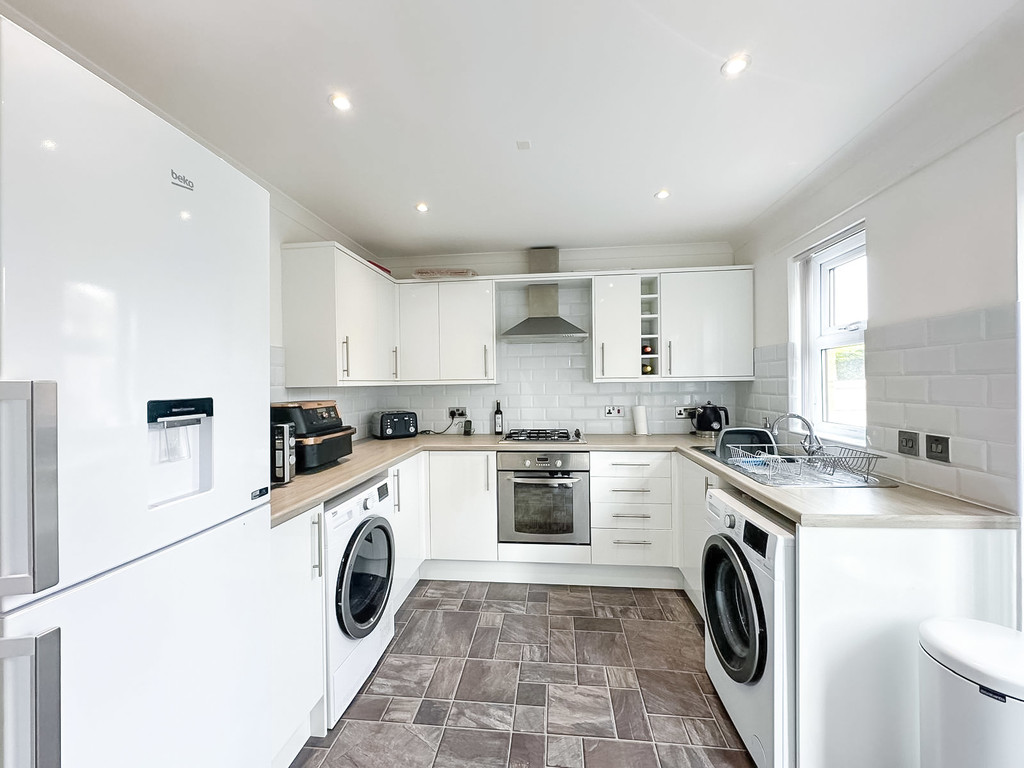 2 bed terraced house for sale in Clos Llyswen, Penpedairheol - Property Image 2