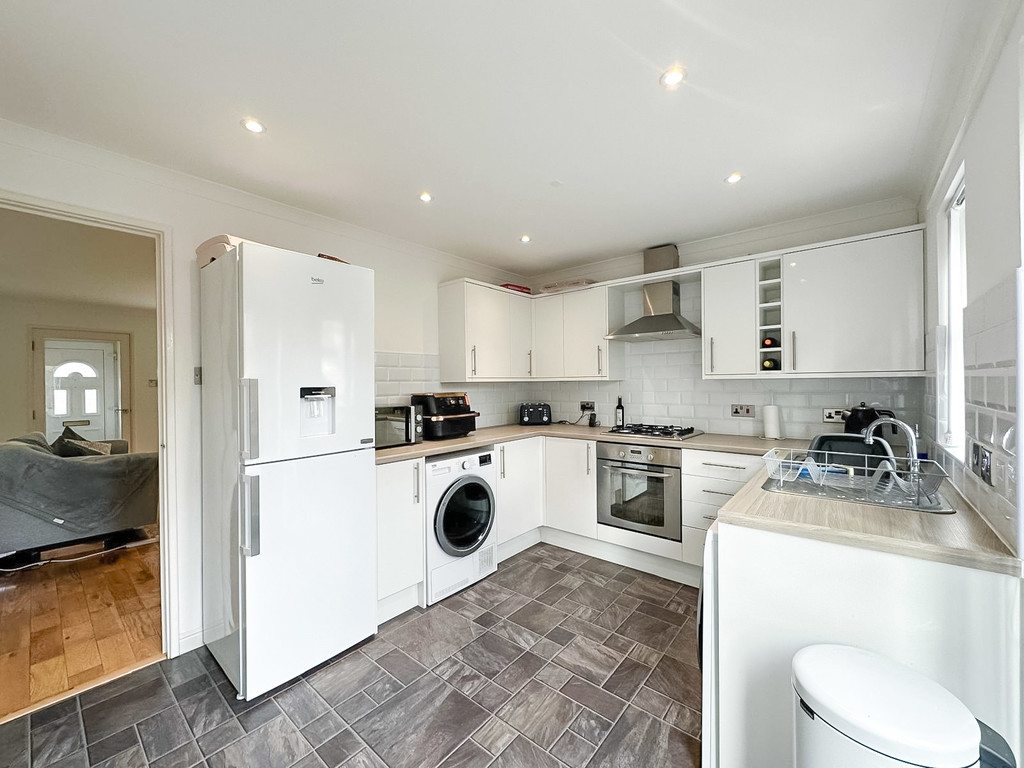 2 bed terraced house for sale in Clos Llyswen, Penpedairheol - Property Image 3