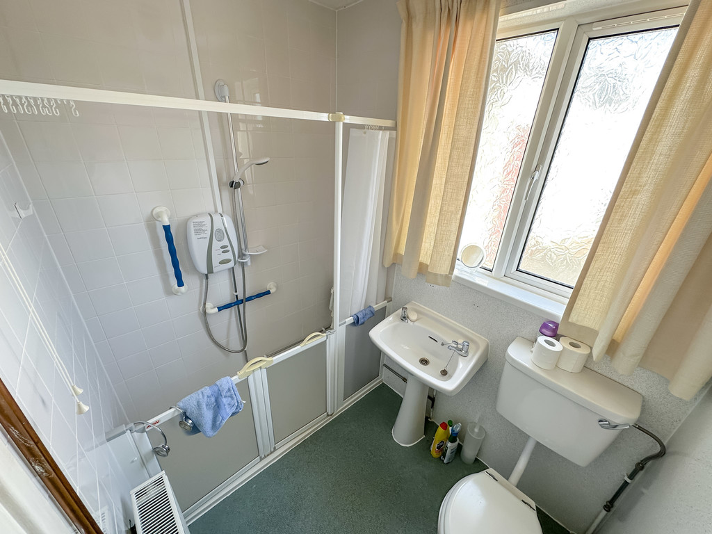 3 bed semi-detached bungalow for sale in Hengoed Road, Penpedairheol  - Property Image 15