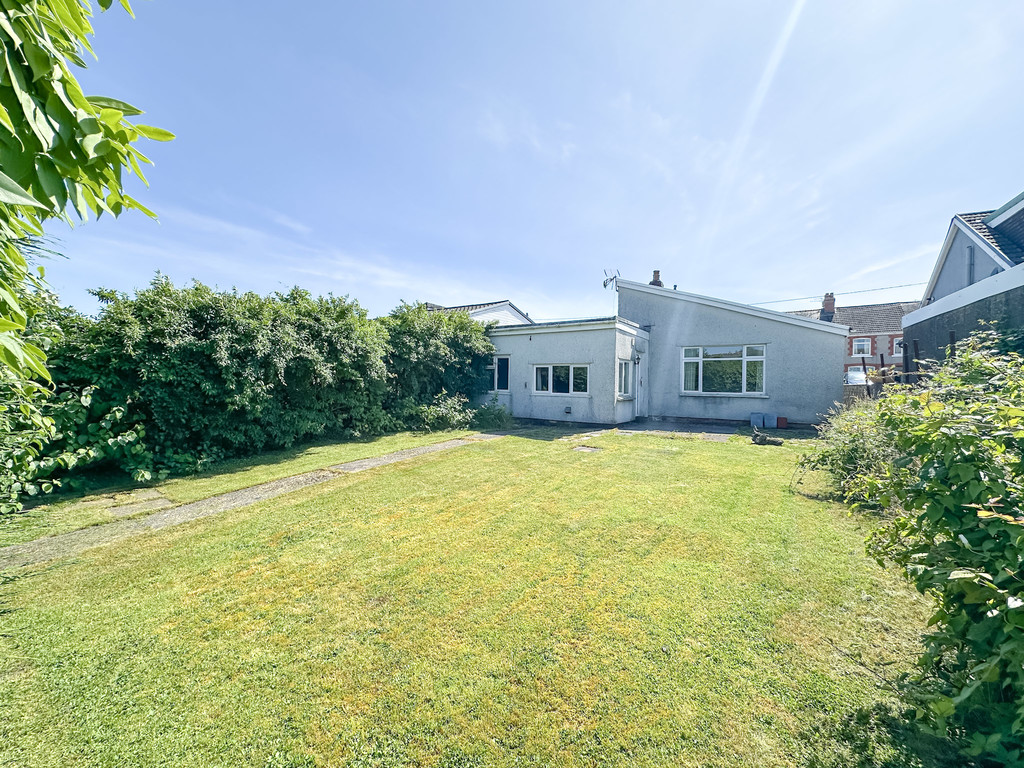 3 bed semi-detached bungalow for sale in Hengoed Road, Penpedairheol  - Property Image 17