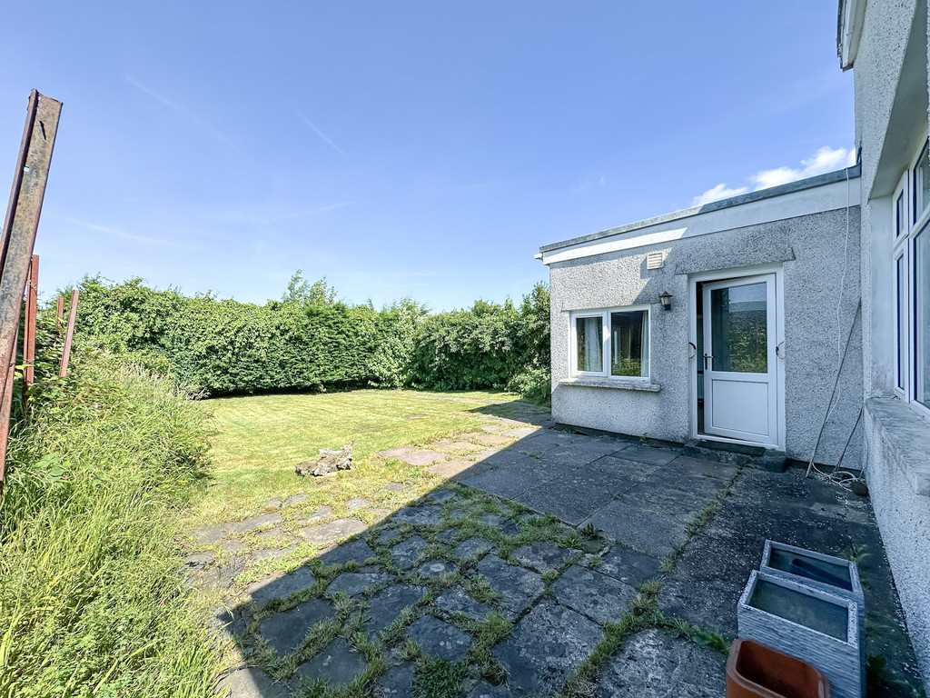 3 bed semi-detached bungalow for sale in Hengoed Road, Penpedairheol  - Property Image 16