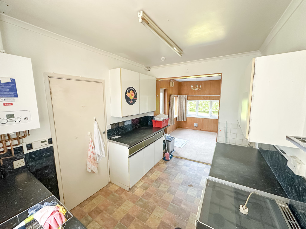 3 bed semi-detached bungalow for sale in Hengoed Road, Penpedairheol  - Property Image 10