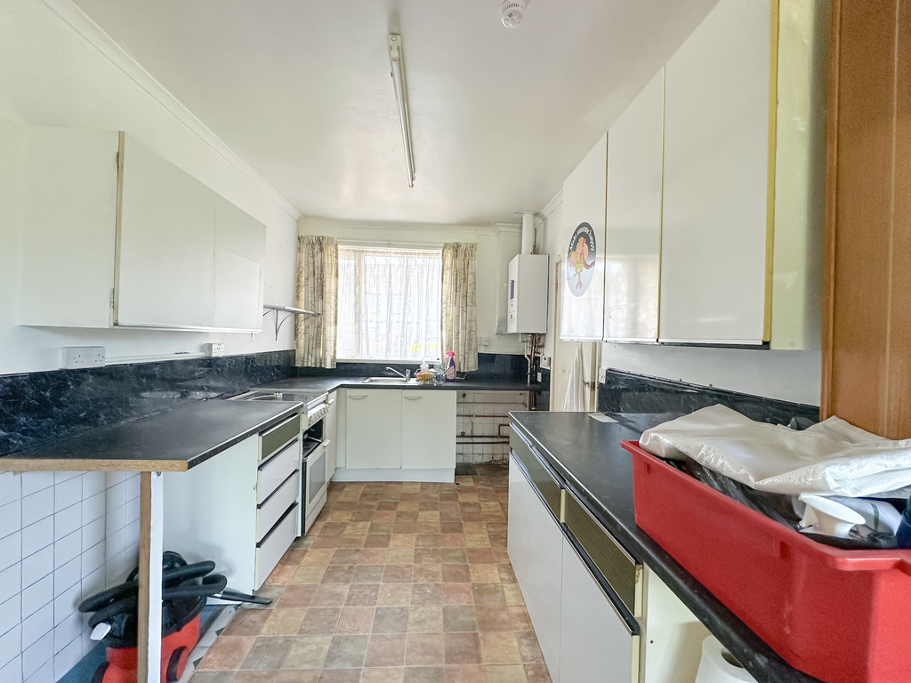 3 bed semi-detached bungalow for sale in Hengoed Road, Penpedairheol  - Property Image 9
