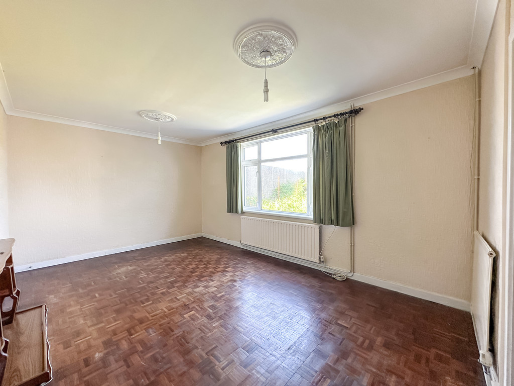 3 bed semi-detached bungalow for sale in Hengoed Road, Penpedairheol  - Property Image 5