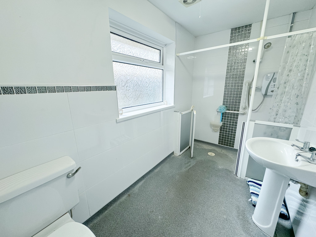 2 bed detached bungalow for sale in Old Parish Road, Hengoed  - Property Image 9