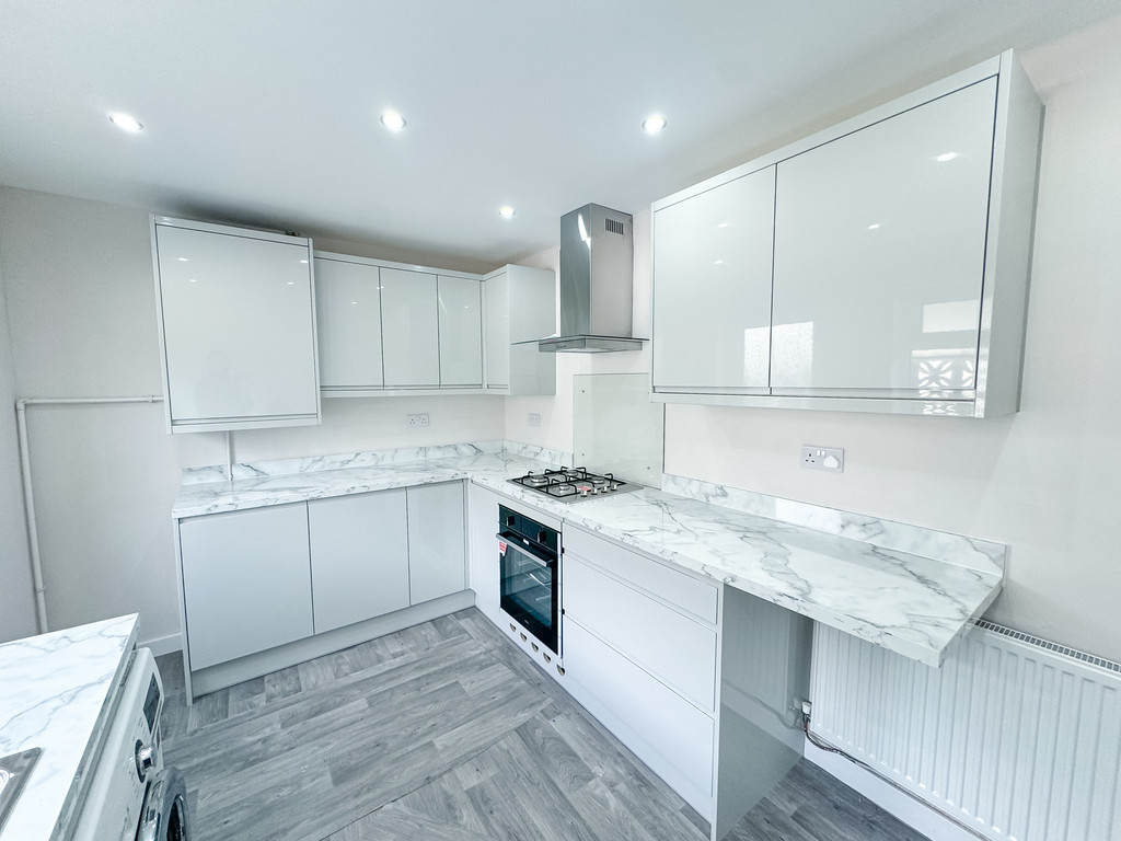 2 bed detached bungalow for sale in Old Parish Road, Hengoed  - Property Image 4