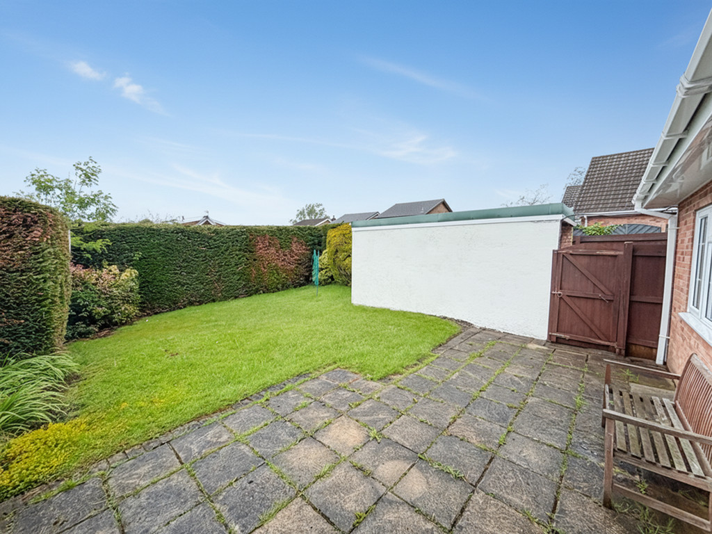 3 bed semi-detached bungalow for sale in Royce Close, Penpedairheol, Hengoed  - Property Image 17