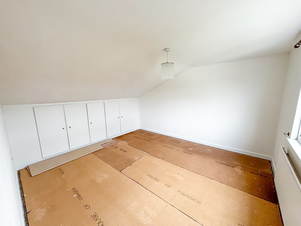 3 bed semi-detached bungalow for sale in Royce Close, Penpedairheol, Hengoed  - Property Image 13