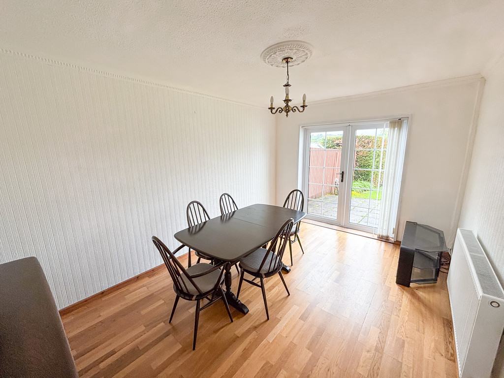 3 bed semi-detached bungalow for sale in Royce Close, Penpedairheol, Hengoed  - Property Image 4