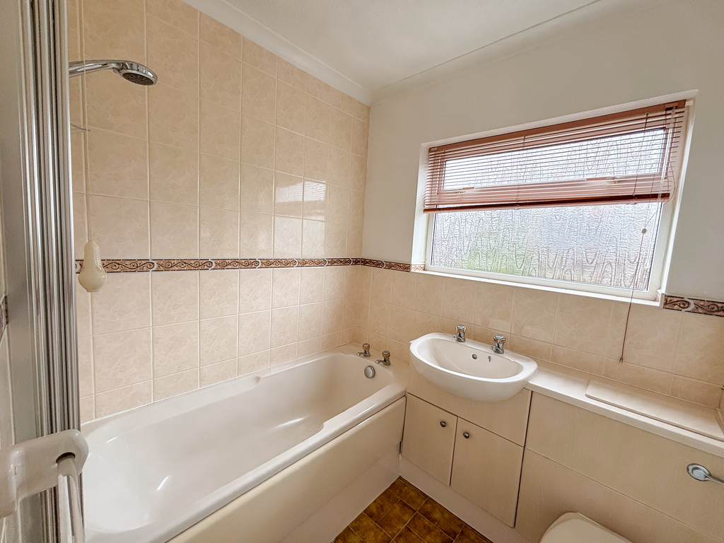 3 bed semi-detached bungalow for sale in Royce Close, Penpedairheol, Hengoed  - Property Image 10