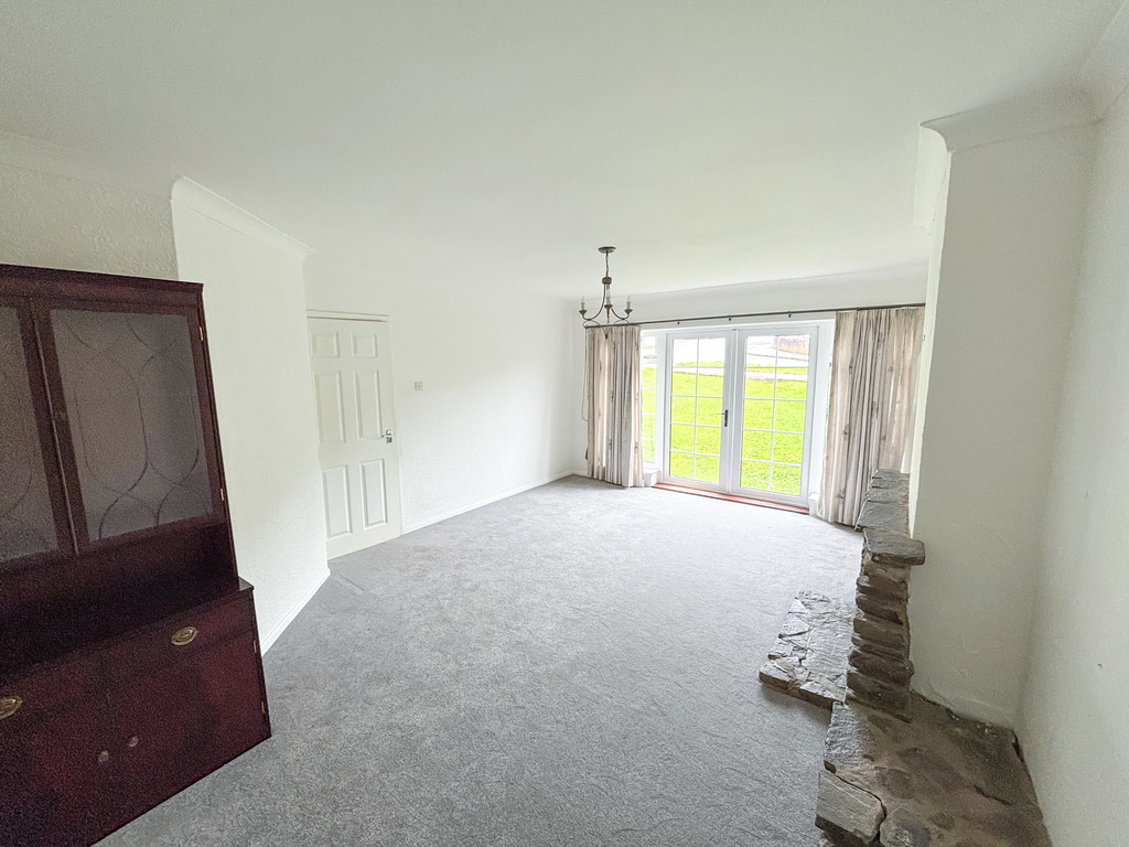 3 bed semi-detached bungalow for sale in Royce Close, Penpedairheol, Hengoed  - Property Image 7