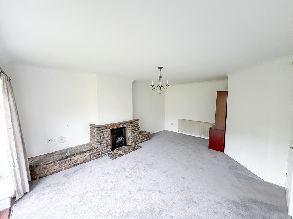 3 bed semi-detached bungalow for sale in Royce Close, Penpedairheol, Hengoed  - Property Image 6