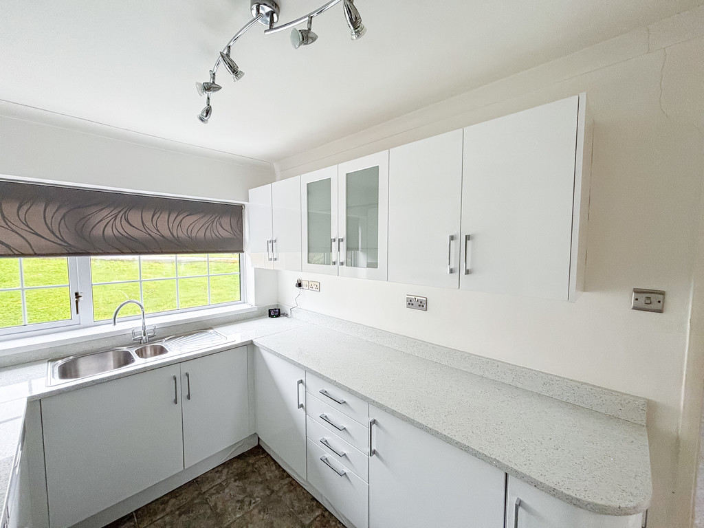 3 bed semi-detached bungalow for sale in Royce Close, Penpedairheol, Hengoed  - Property Image 9