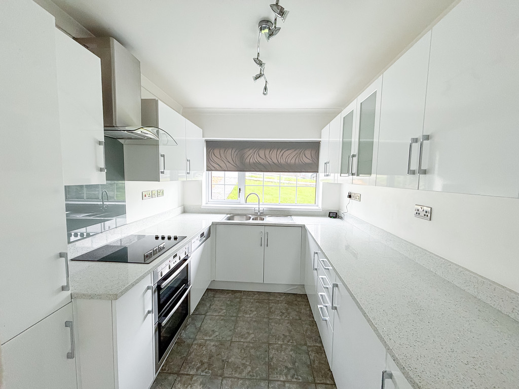3 bed semi-detached bungalow for sale in Royce Close, Penpedairheol, Hengoed  - Property Image 3