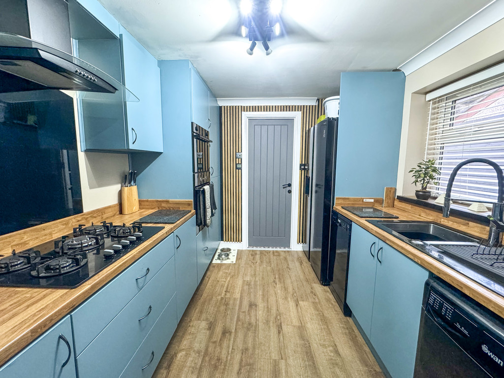 3 bed terraced house for sale in Maindee Road, Ynysddu  - Property Image 3