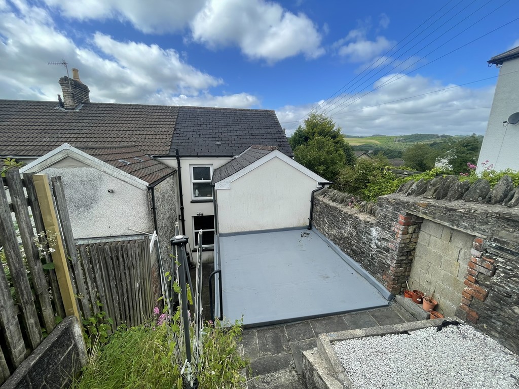 3 bed end of terrace house for sale in Mary Street, Treharris - Property Image 11