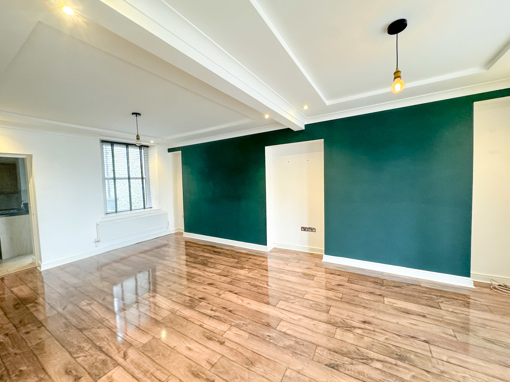3 bed end of terrace house for sale in Mary Street, Treharris - Property Image 2