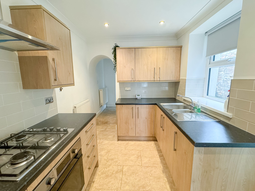 3 bed end of terrace house for sale in Mary Street, Treharris - Property Image 3