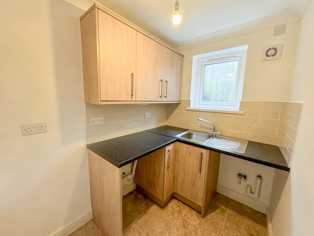 3 bed end of terrace house for sale in Mary Street, Treharris - Property Image 6