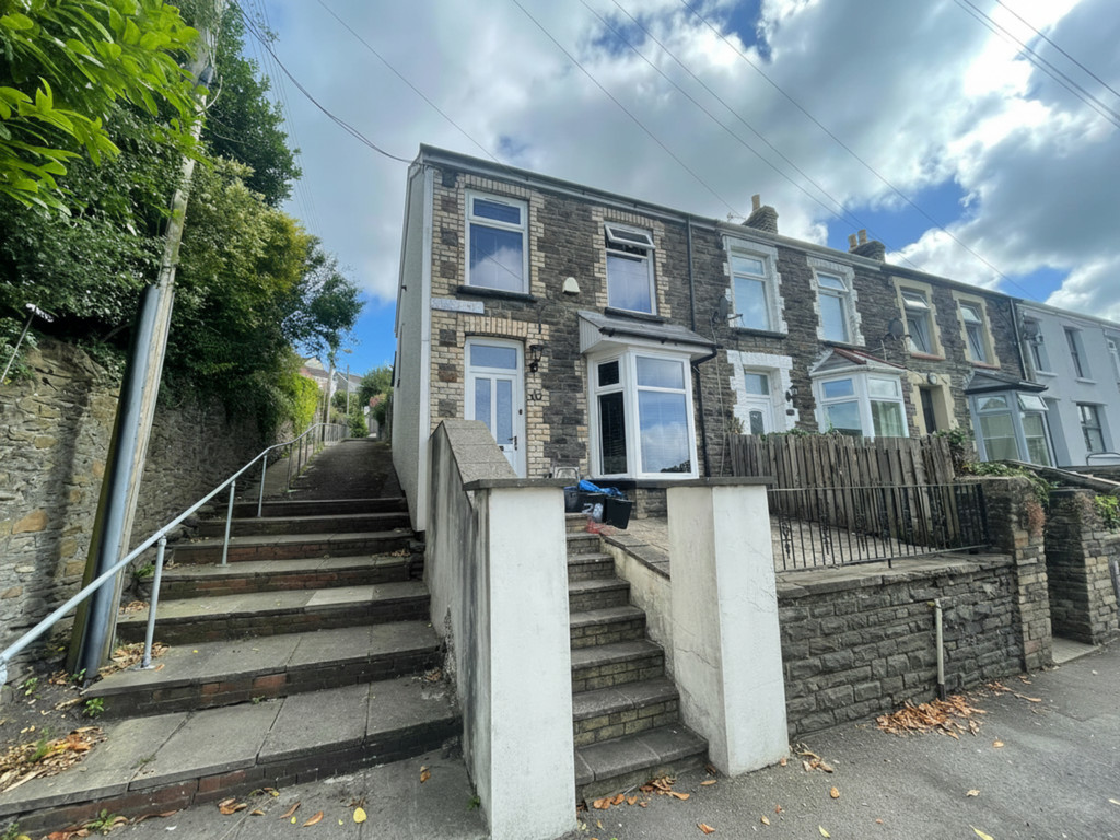 3 bed end of terrace house for sale in Mary Street, Treharris - Property Image 12