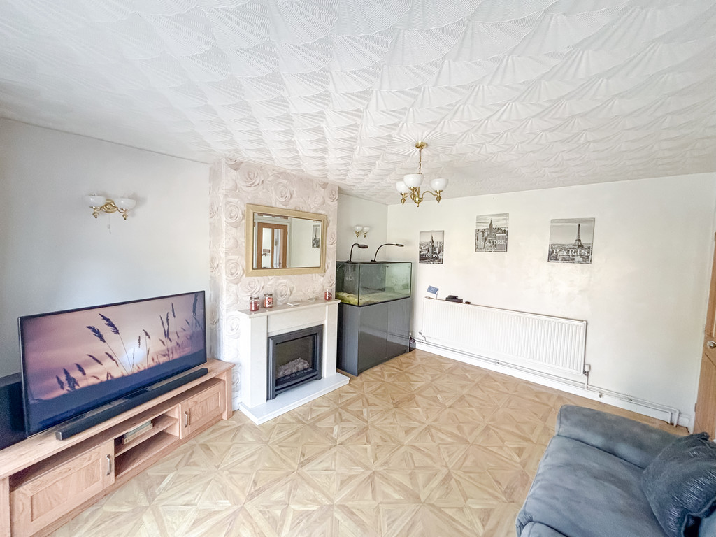 3 bed semi-detached bungalow for sale in Hillside Park, Bargoed  - Property Image 2