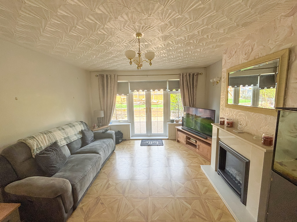 3 bed semi-detached bungalow for sale in Hillside Park, Bargoed  - Property Image 4