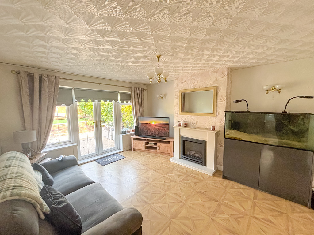 3 bed semi-detached bungalow for sale in Hillside Park, Bargoed  - Property Image 5